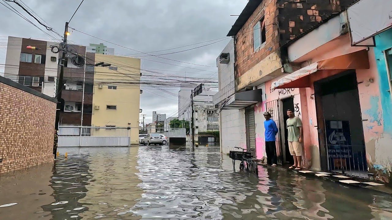 CHUVA NO RECIFE TODOS ILHADOS RUAS ALAGADAS PIEDADE JABOATÃO PE