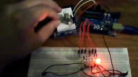 Arduino: Cascada 6 LEDs con frecuencia controlada por potenciómetro