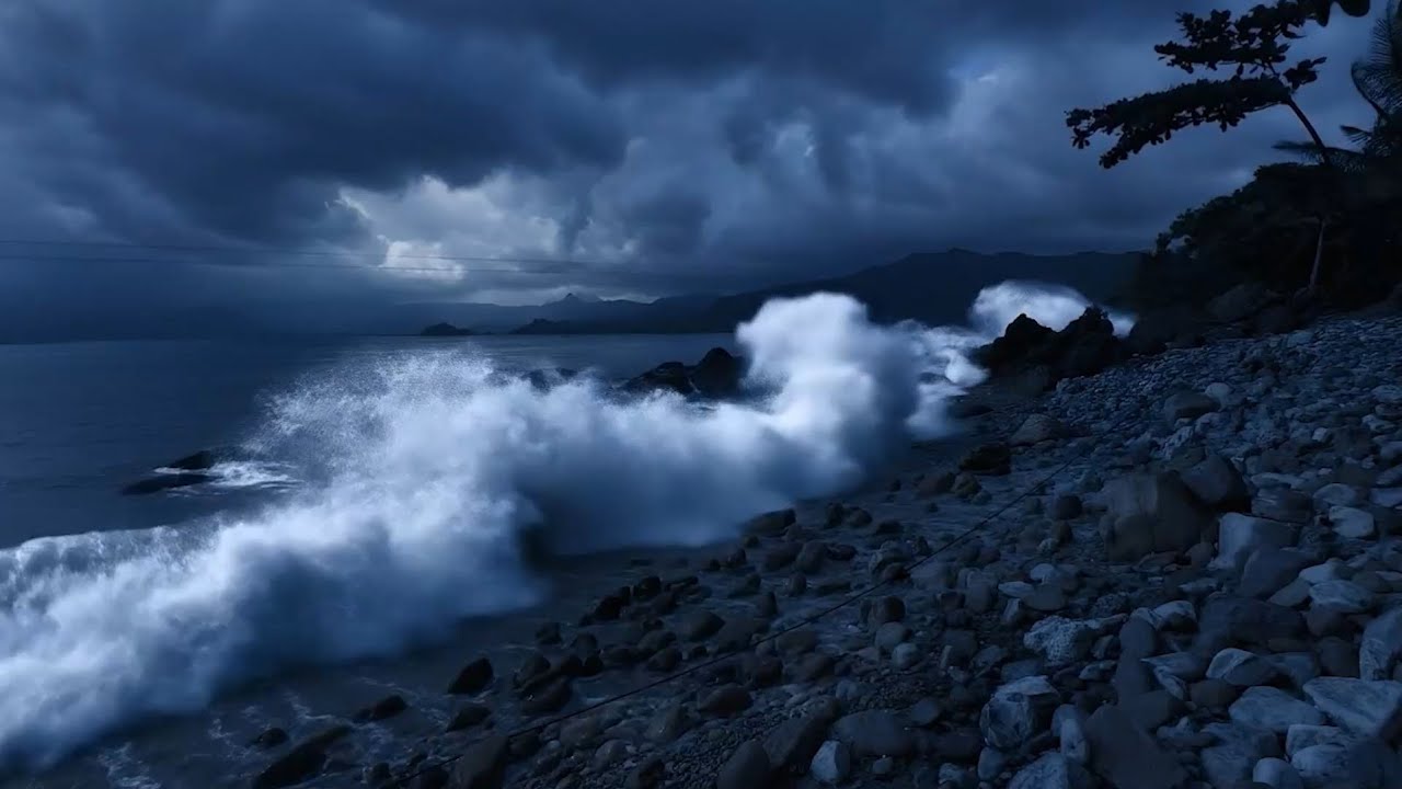 🔴 Ocean Waves for Restorative Sleep | Dark Screen Ambience with Soft Rolling Water