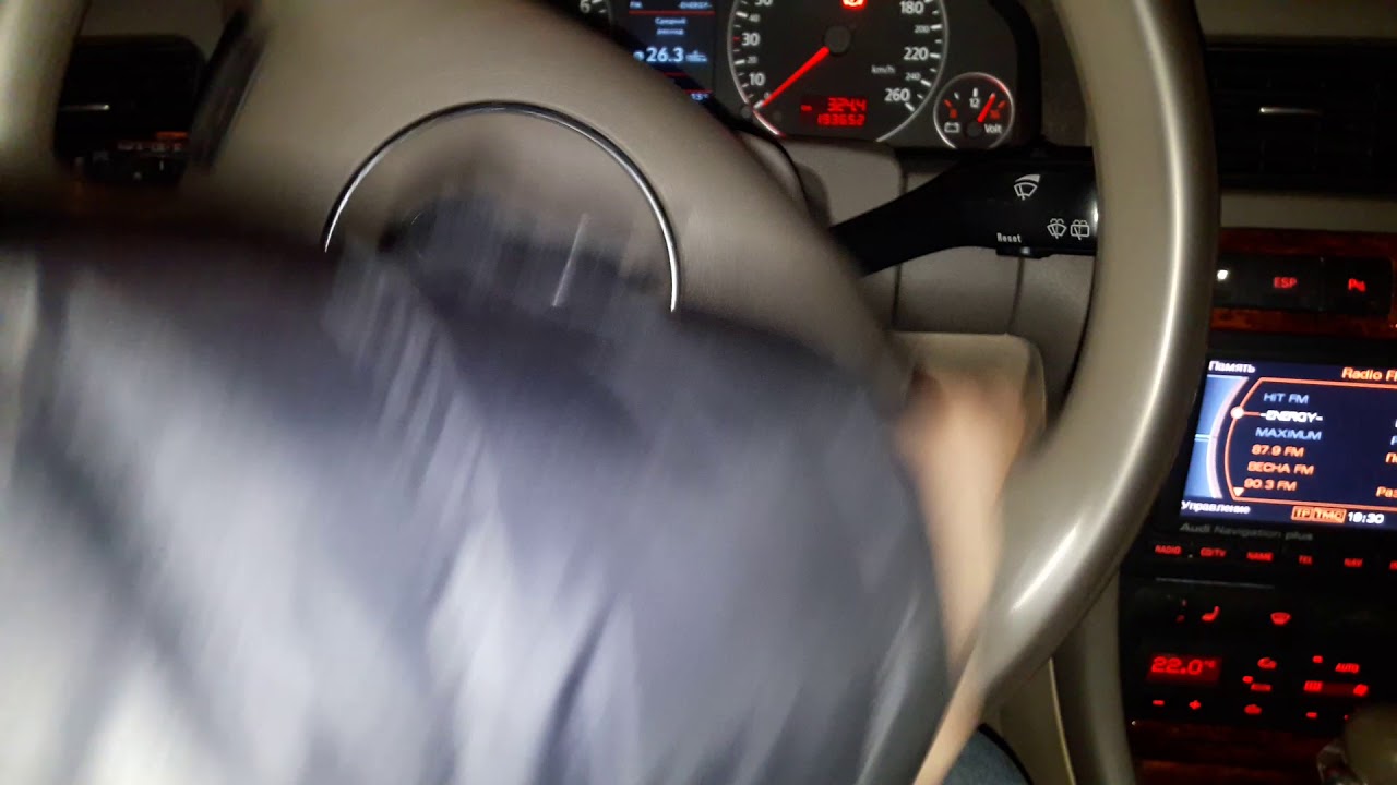 Ауди q7 тяжело крутится руль