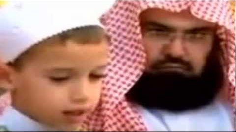 مؤثر الشيخ السديس يبكي من تلاوة طفل