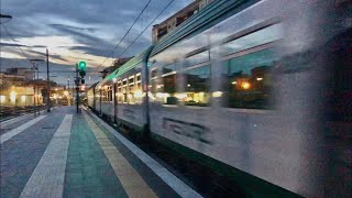 E405 MERCITALIA RAIL CON VETTURE MD TRENORD IN TRANSITO VELOCE ALLA STAZIONE DI BARLETTA!