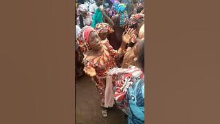 Innalillashi was inna ileshi Raju,in Kalli wata irin rawa da Yan matan gidan biki keyi
