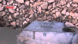 02 10 2015 Сирия Боевики рассматривают снаряд от ВВС России 02 10 2015 Сирия Боевики рассматривают снаряд от ВВС России