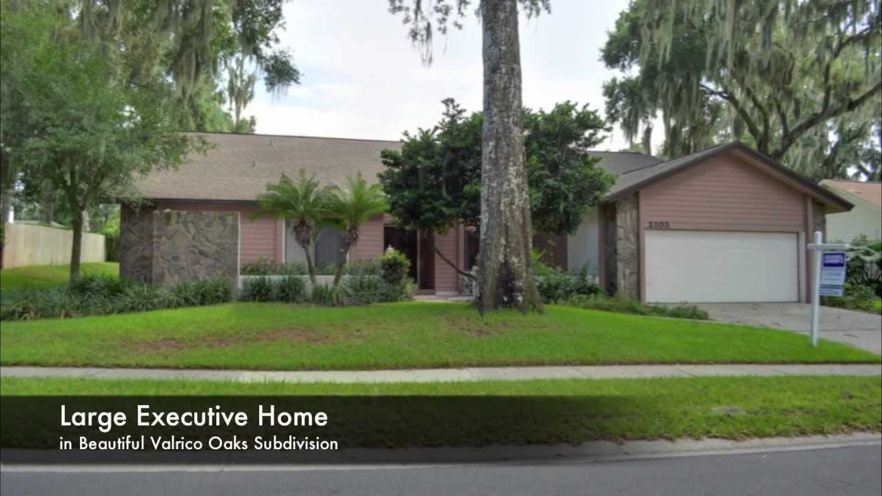 Pool Home Real Estate For Sale at 2103 Arbor Oaks Dr Valrico FL 33594