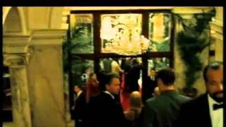 casino royale -James Bond prende un coltello dal tavolo.wmv