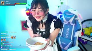 Ansi Maid Te Prepara Un Sándwich