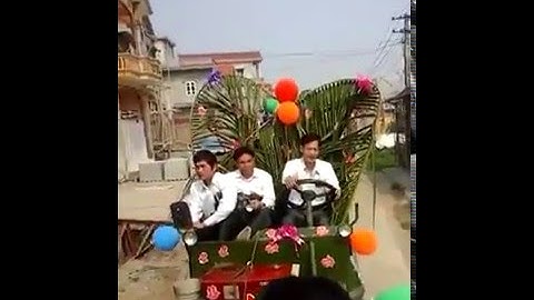Đám cưới hài hước nhất năm, rước dâu bằng công nông