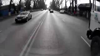 Алматы. Пешеход на дороге 20150212 1444