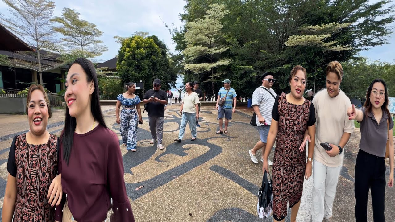 Dua Table Makan Seafood Sarawak Rm1K // Jalan-Jalan Di Pantai Damai Bukit Santubong //