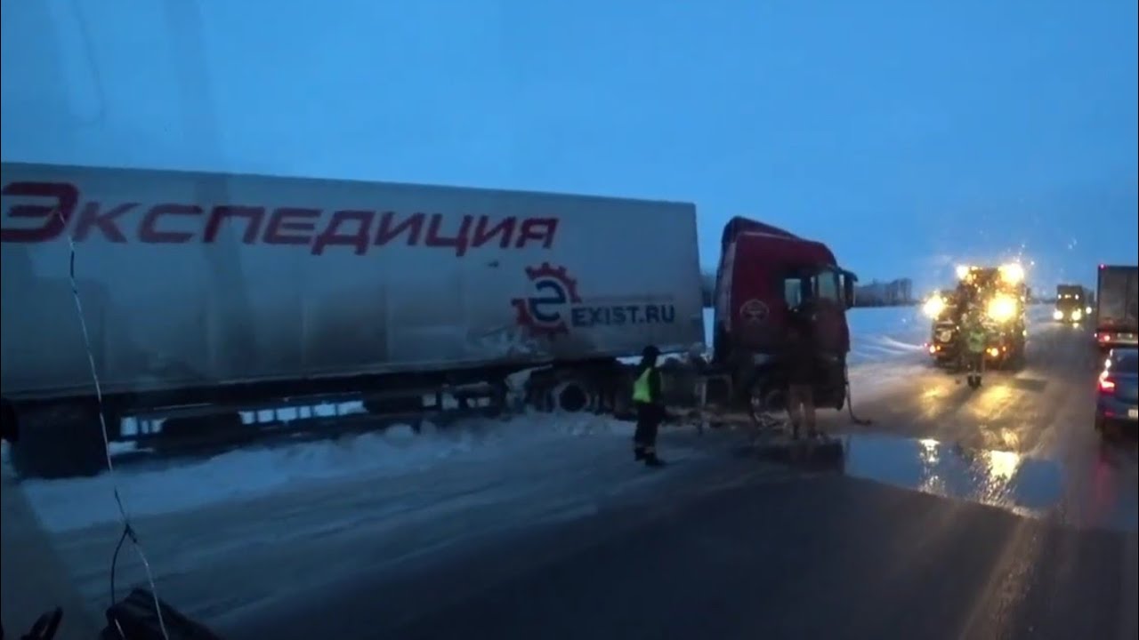 Дальнобой по россии свежие видео. Иванко 59 Дальнобой. Дальнобойщики рейсы по России зимой. Фура ЛИДЕРТРАНС В Якутии замёрзла.