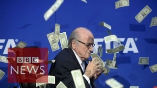 Moment Sepp Blatter was showered with fake dollar bills - BBC News(A protester has just gatecrashed Sepp Blatter's news conference and thrown money at him. Fifa president Sepp Blatter was forced to halt a news conference ..., 2015-07-20T13:43:08.000Z)