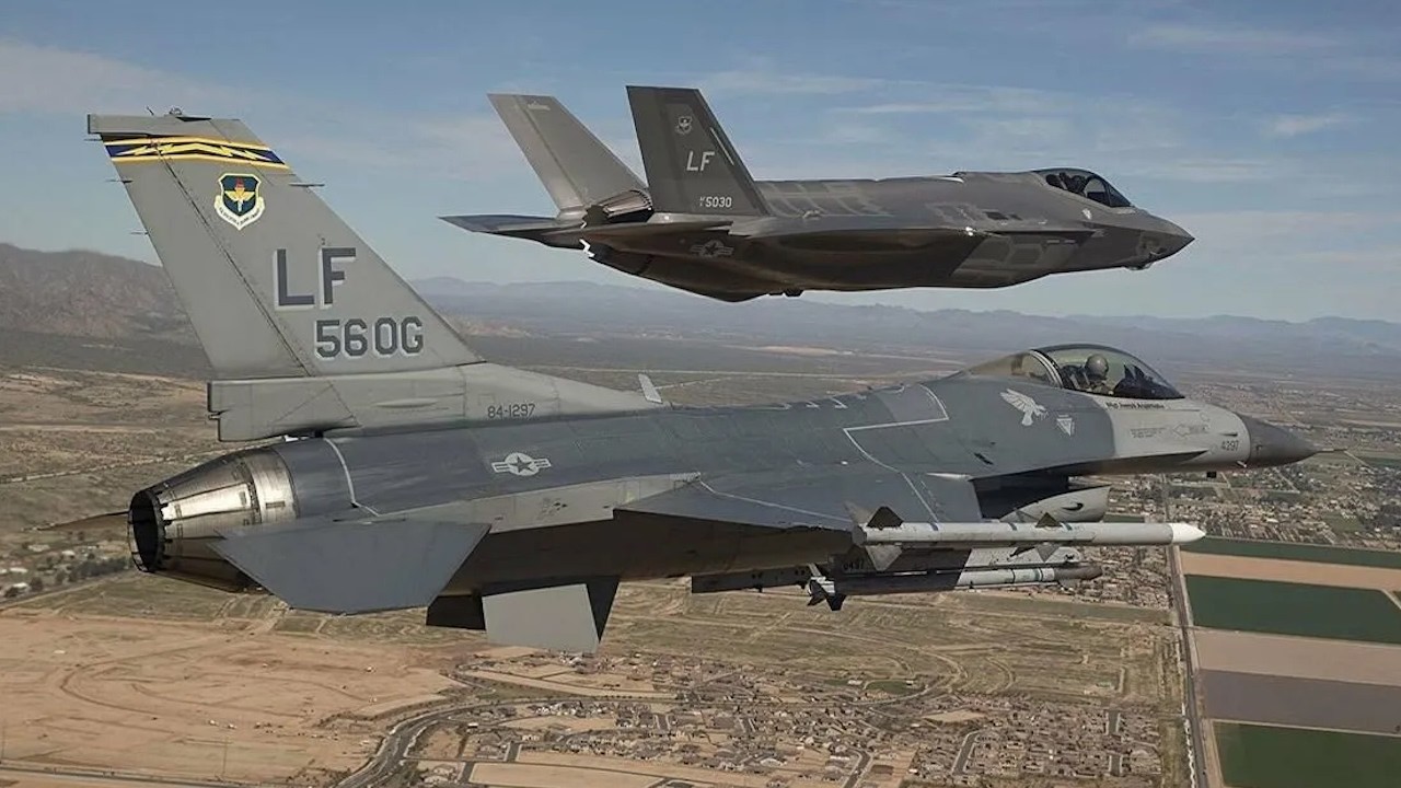 Starszy F-16 upokorzył F-35 — ale to nie cała prawda!