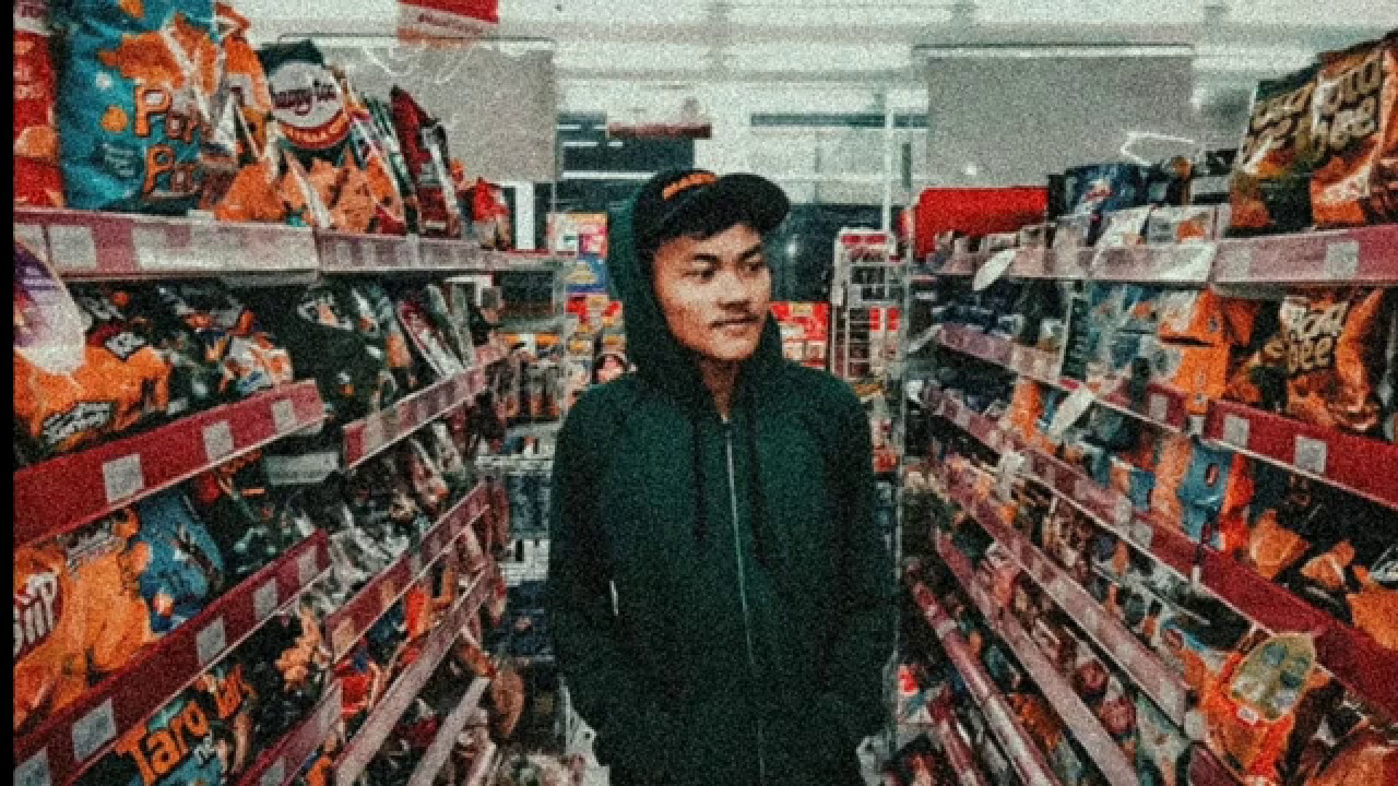 Rich Brian - Glow Like Dat (Lyrics Video Iseng²)