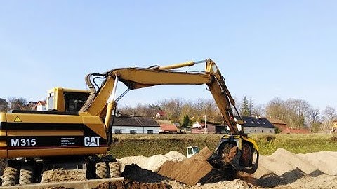Excavator attachment——rotary screening bucket