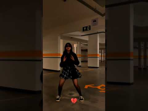 Девушка Танцует Шортс Мем