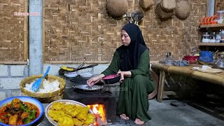 Suasana hujan, masak mangut ikan asap, tempe goreng tepung, makan malam, masakan desa Suasana hujan, masak mangut ikan asap, tempe goreng tepung, makan malam, masakan desa