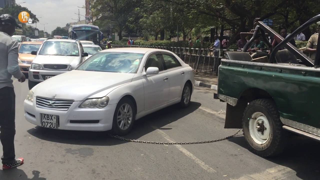 A motorist refuses to have his car towed by a breakdown truck on Kenyatta Avenue Nairobi