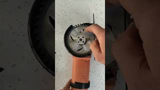 Angle grinder installed with this base bracket cuts more safely and smoothly