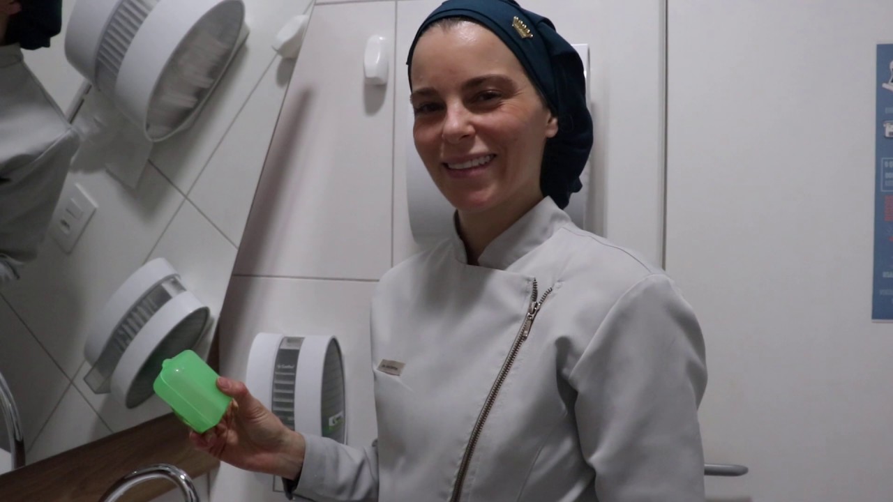 Como higienizar a placa de bruxismo? | Dra. Anna Corrêa ensina