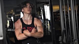 It's summer and that crazy shoulder pump finally came in.