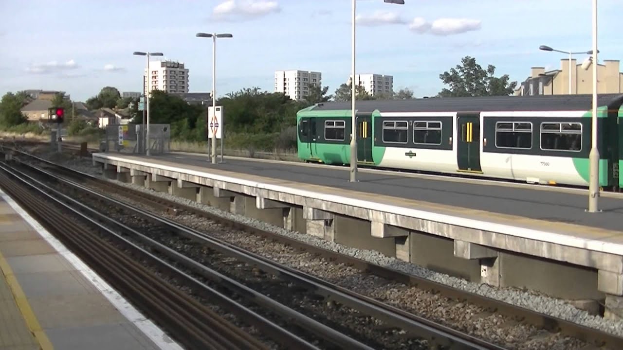Trains at Norwood Junction 01/08/15