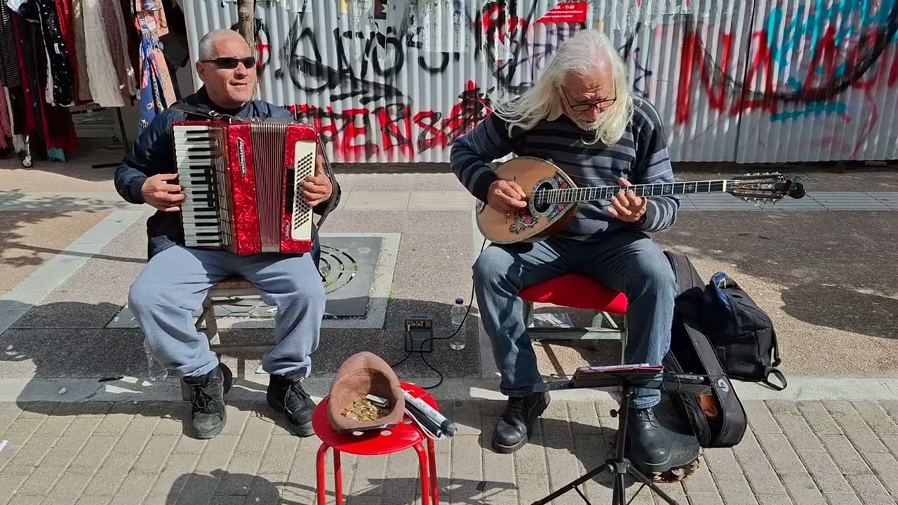 🇨🇴 MÚSICA CALLEJERA 🎸🎵 – GRECIA 🇬🇷 | 🇰🇷 거리 음악 🥁🎶 – 그리스 🇬🇷 | 🇮🇳 सड़क संगीत 🎤🕊️ – ग्रीस 🇬🇷 KALAMATA Gr