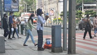 Traditional Thai Flute player at Asoke Midtown Mall Bangkok - Beautiful Music - เพลงไพเราะ