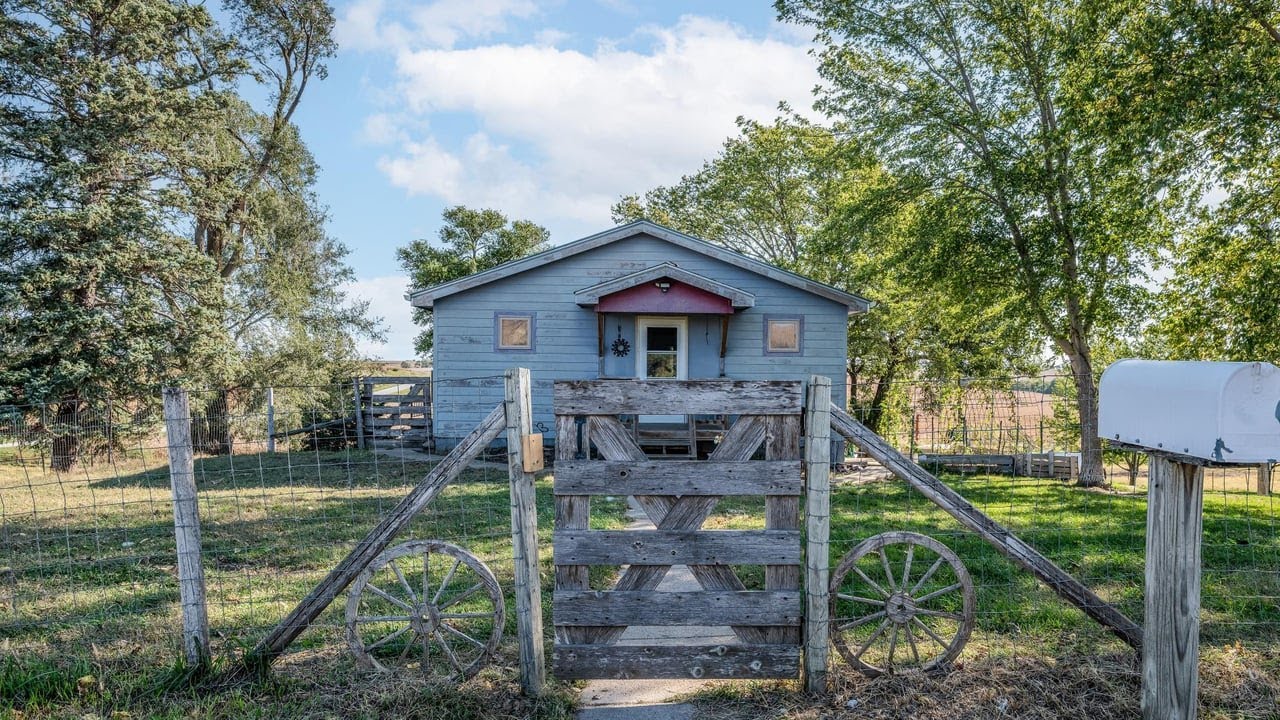 19433 420th St, Oakland, IA