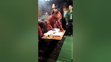 Đây là là nghi lễ cấp sắc của người Dao họ hoàng tức là lù viàng miền mới có nghi lễ như vậy