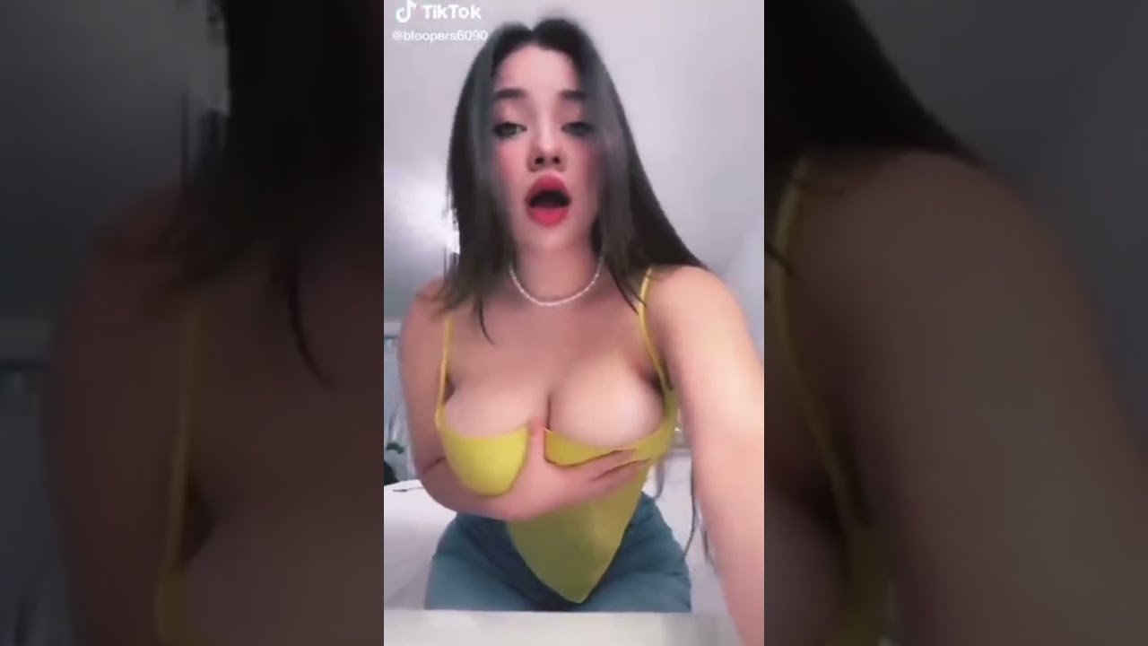 ⁣Hot model showing boobs in saree ।। Hot boob ।। Part 1