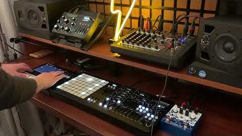 TomZet - Lazy Moment (Polyend Tracker & Medusa)