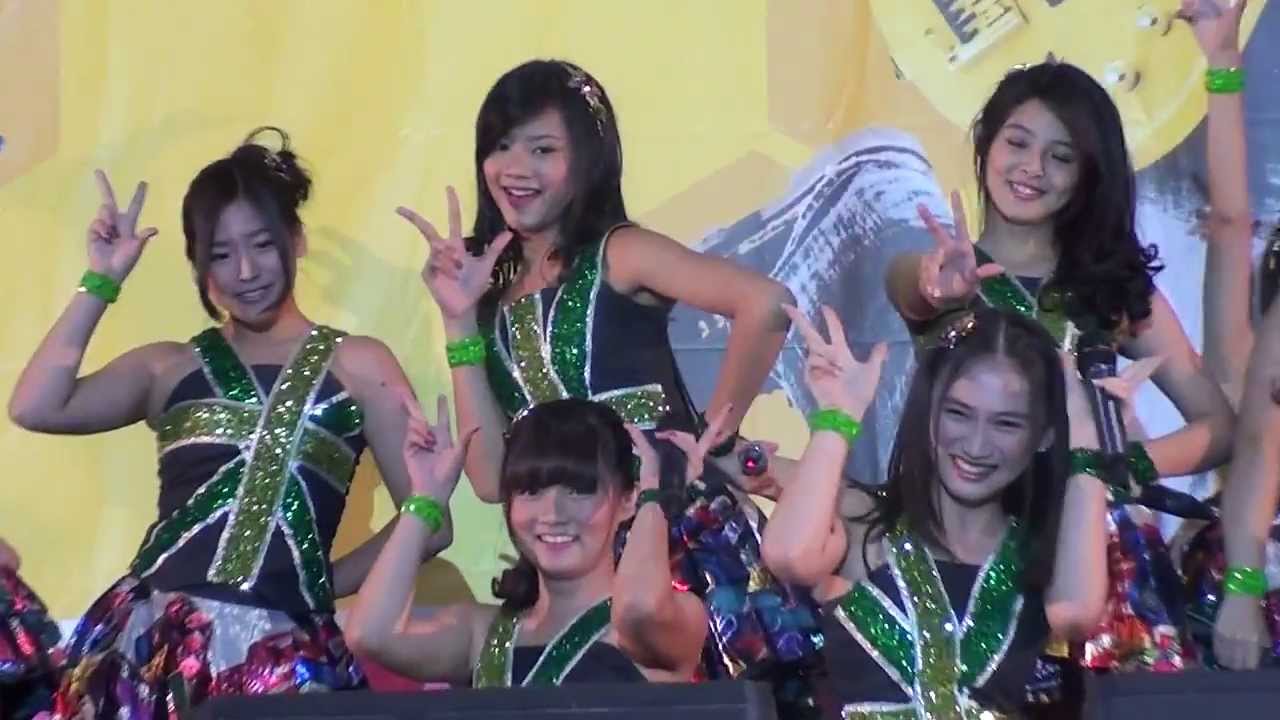 [FANCAM] JKT48 - Gomen Ne Summer at EF Festival 17 Nov 2013