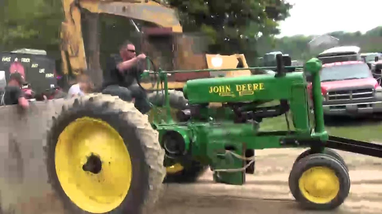 John Deer Antique tractor Pull 2014 - YouTube