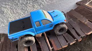 Axial SCX10 backyard crawling session#crawler #axial#axialscx10iii#basecamp