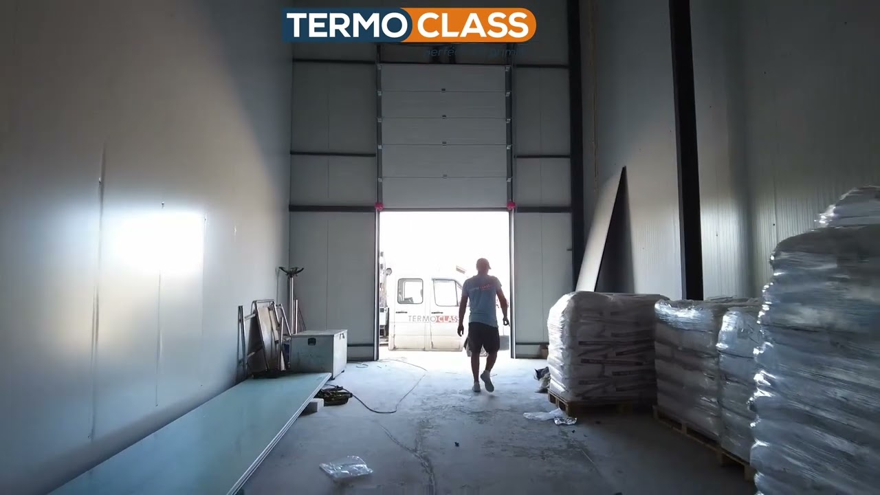 Montaj usa de garaj sectionala industriala