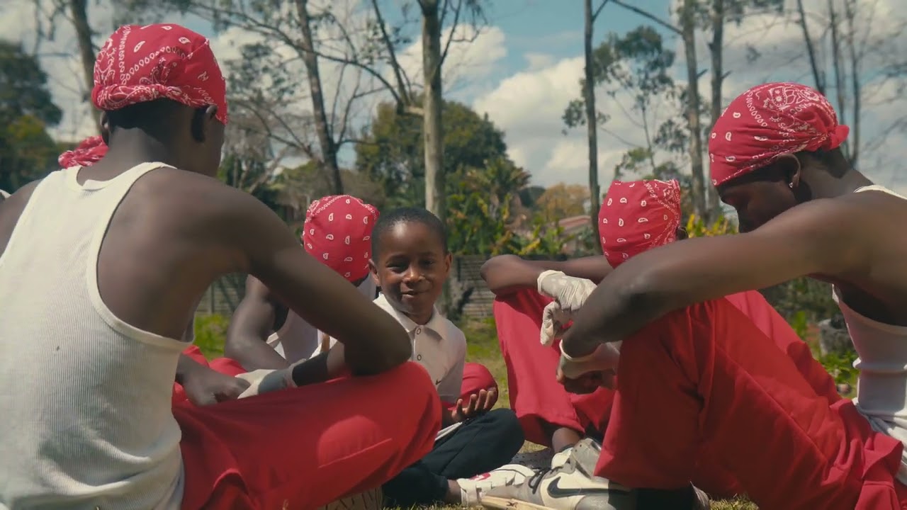 Caxy – Be Happy (Official Music Video) 