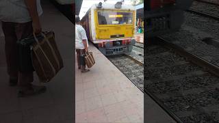 Down Bangaon sealdah local arrives at Gobardanga railway station  #gobardanga #gobardangamela