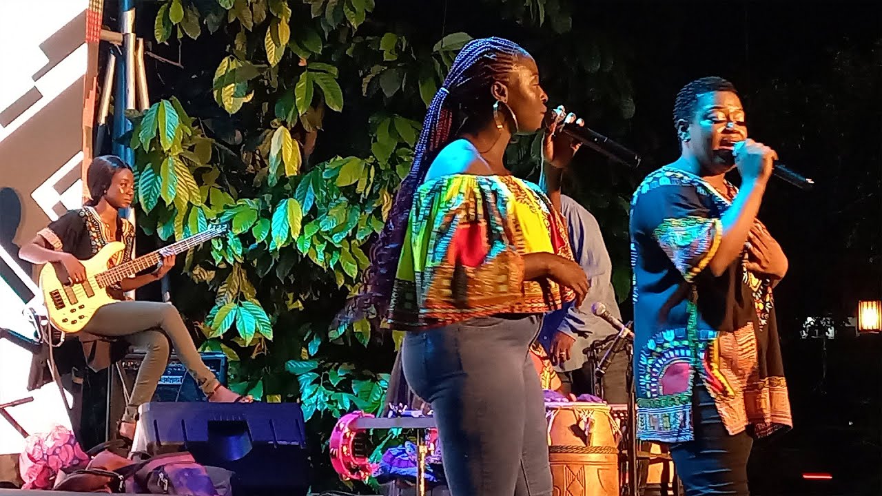 All Ladies Band Lipstick Queens Performing Back To Back Hit Funnky At