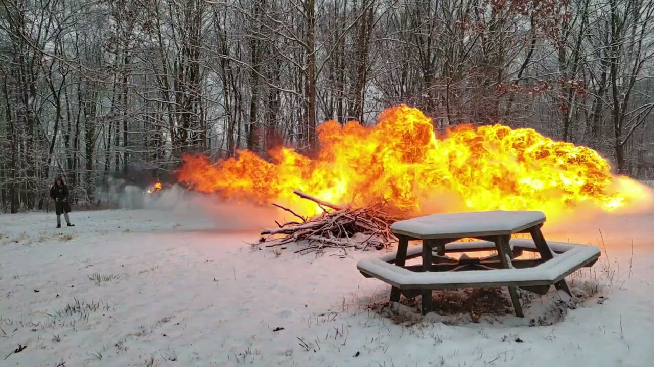 KTP Flammenwerfer 18 (FmW 18) Flamethrower Slow Motion In the SNOW
