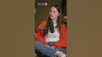 ever spotted @thisissigrid humming in the corner? 👀 #sigrid #musicpodcast #popmusic