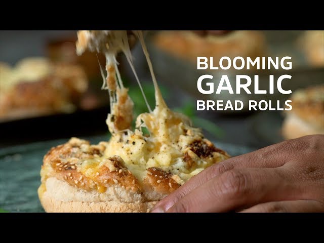 Blooming Garlic Bread Rolls