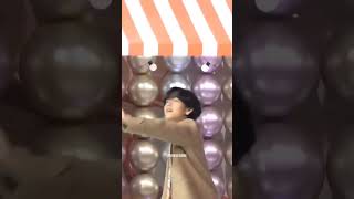 taehyung is good catcher army imagine he catch you like that 😉🥰