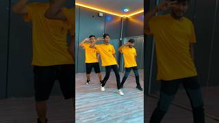 Pyar Tujhe Karta Hun Dekh Meri Aankhon Mein