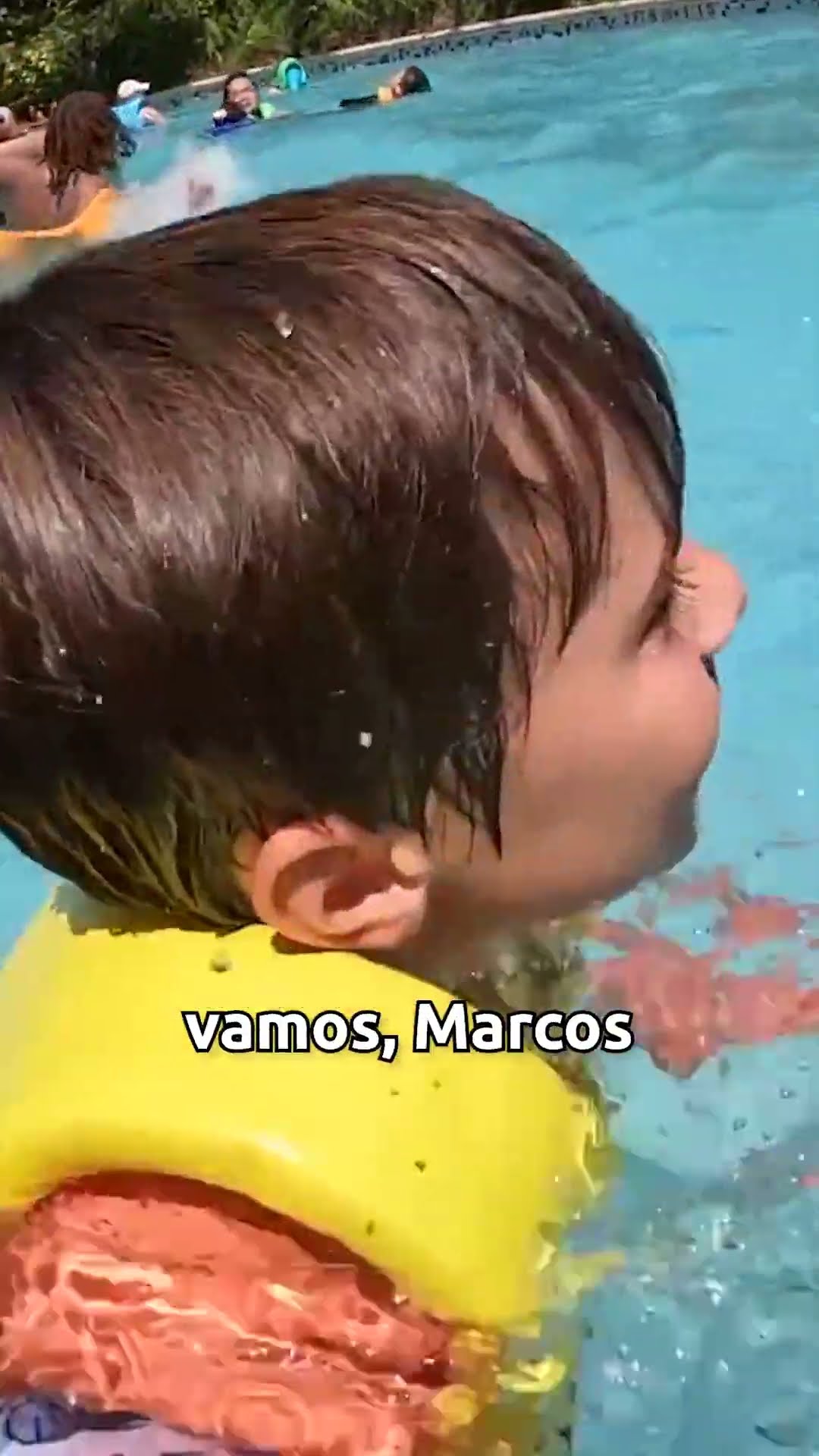 NADANDO NA CORRENTEZA DO PARQUE - Família Brancoala #Shorts
