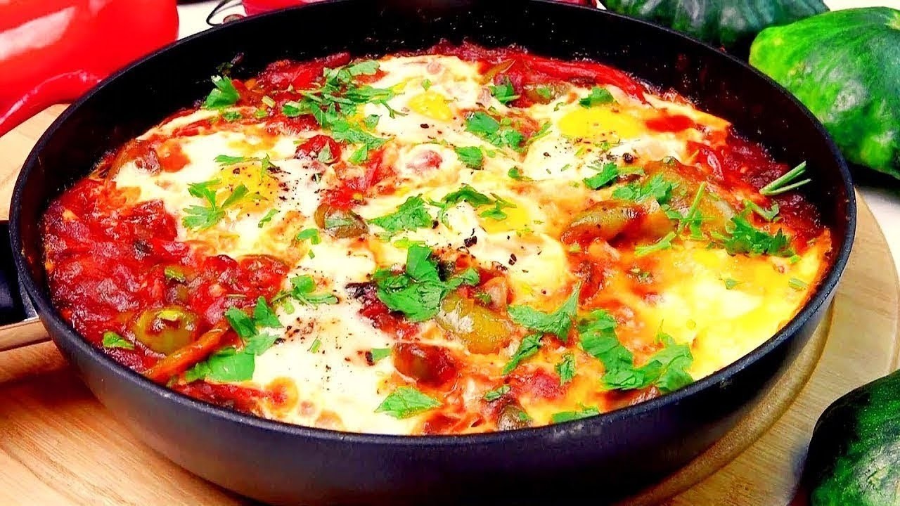 Всего одна сковорода! Вкусный рецепт за 10 минут с яйцами и помидорами.