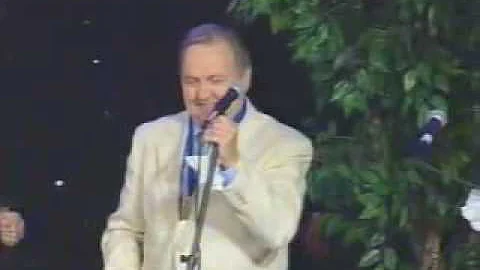 Roy McNeal Receives 2005 Music City Gospel Showcas...