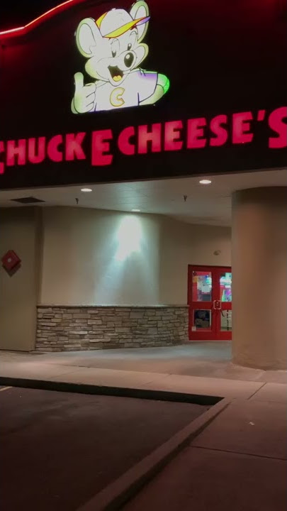 (Chuck E. Cheese) Little Kids Running From Creepy Animatronic
