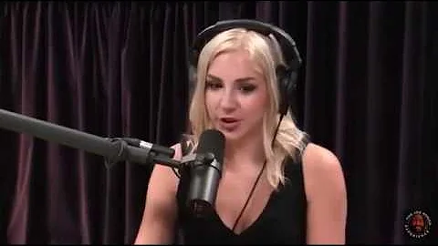 Joe Rogan - Mikhaila Peterson On Having Jordan Peterson As A Father