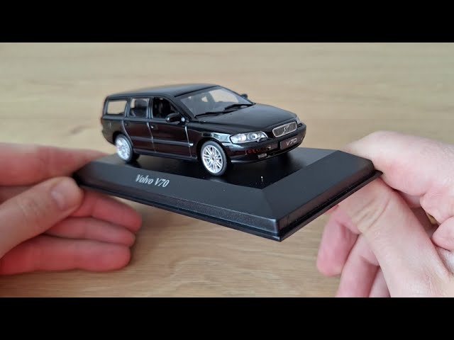 Volvo V70 2000 Black auto modelis 1 43 Maxichamps scale model